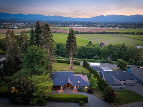 1409 Valley View Dr, Courtenay, BC 