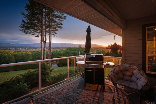 1409 Valley View Dr, Courtenay, BC 