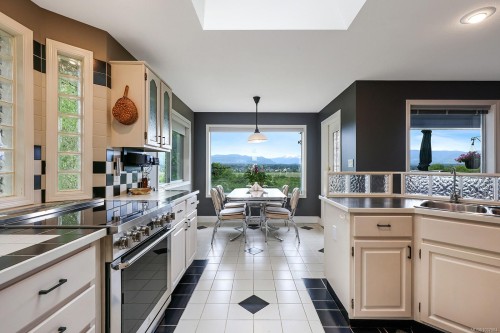 1409 Valley View Dr, Courtenay, BC 