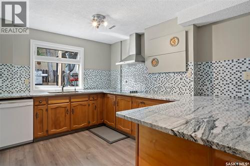 66 Leslie Place, Regina, SK - Indoor Photo Showing Kitchen