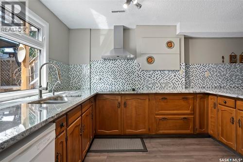 66 Leslie Place, Regina, SK - Indoor Photo Showing Kitchen With Double Sink