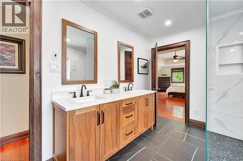 11 Maple Hill Drive, Kitchener, ON - Indoor Photo Showing Bathroom