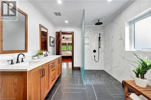 11 Maple Hill Drive, Kitchener, ON - Indoor Photo Showing Bathroom