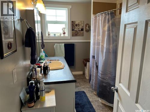 158 Municipal Road, Coronach, SK - Indoor