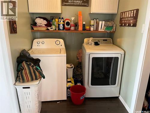 158 Municipal Road, Coronach, SK - Indoor Photo Showing Laundry Room