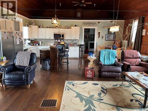 158 Municipal Road, Coronach, SK - Indoor Photo Showing Living Room