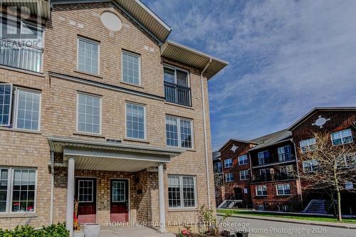 48 STRANGFORD LANE  Toronto, ON M1L 0E4