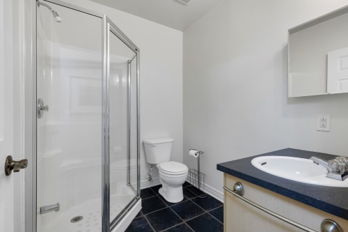 Bathroom - 6710A Ch. Wallenberg, Côte-Saint-Luc, QC - Indoor Photo Showing Bathroom
