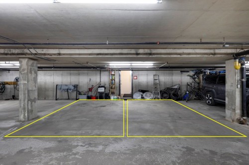 Garage - 6710A Ch. Wallenberg, Côte-Saint-Luc, QC - Indoor Photo Showing Garage