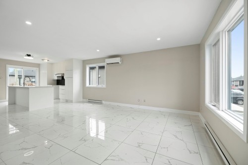 Salon - 25 Rue Lasselle, Huntingdon, QC - Indoor
