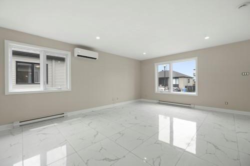 Salon - 25 Rue Lasselle, Huntingdon, QC - Indoor Photo Showing Other Room