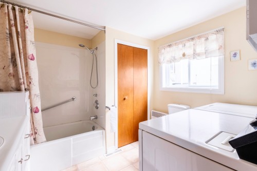 Salle de bains - 138 Rue Principale, Saint-Pamphile, QC - Indoor Photo Showing Bathroom