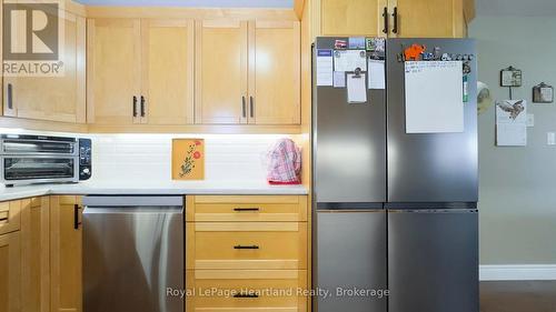 39 Balvina Drive W, Goderich (Goderich (Town)), ON - Indoor Photo Showing Kitchen
