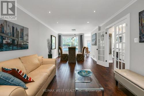 930 Maramis Court, Mississauga, ON - Indoor Photo Showing Living Room