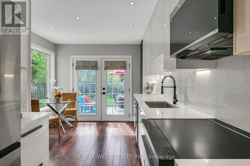 930 Maramis Court, Mississauga, ON - Indoor Photo Showing Kitchen With Upgraded Kitchen