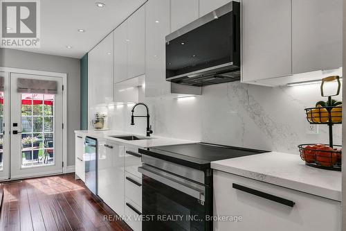 930 Maramis Court, Mississauga, ON - Indoor Photo Showing Kitchen With Upgraded Kitchen