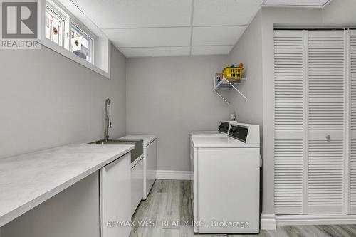 930 Maramis Court, Mississauga, ON - Indoor Photo Showing Laundry Room
