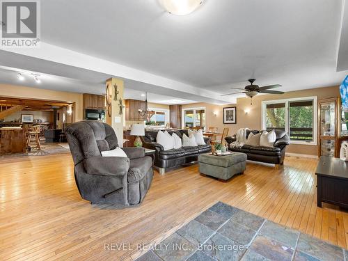 8 Scott Crescent, Erin, ON - Indoor Photo Showing Living Room