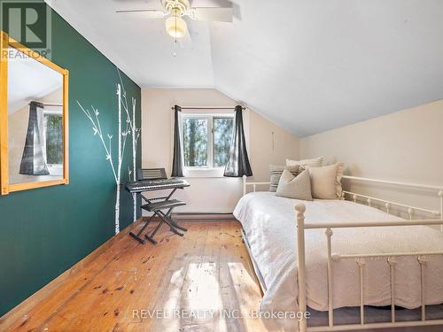 8 Scott Crescent, Erin, ON - Indoor Photo Showing Bedroom