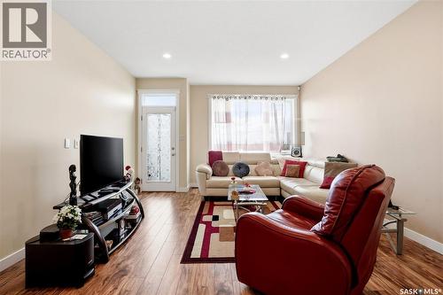 4 3960 7Th Avenue E, Regina, SK - Indoor Photo Showing Living Room
