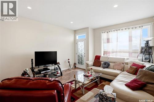 4 3960 7Th Avenue E, Regina, SK - Indoor Photo Showing Living Room