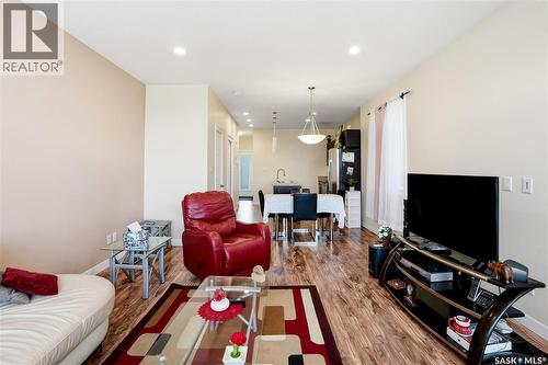 4 3960 7Th Avenue E, Regina, SK - Indoor Photo Showing Living Room