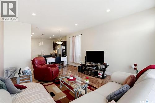 4 3960 7Th Avenue E, Regina, SK - Indoor Photo Showing Living Room