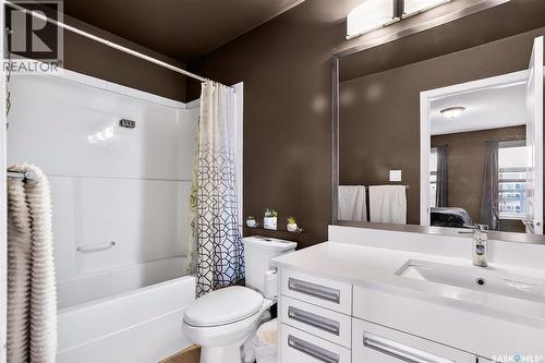 934 Stonebridge Common, Saskatoon, SK - Indoor Photo Showing Bathroom