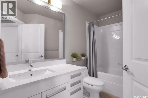 934 Stonebridge Common, Saskatoon, SK - Indoor Photo Showing Bathroom
