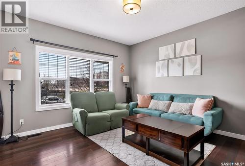 934 Stonebridge Common, Saskatoon, SK - Indoor Photo Showing Living Room