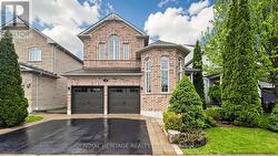 3 KINROSS AVENUE Whitby, ON L1M 2C8