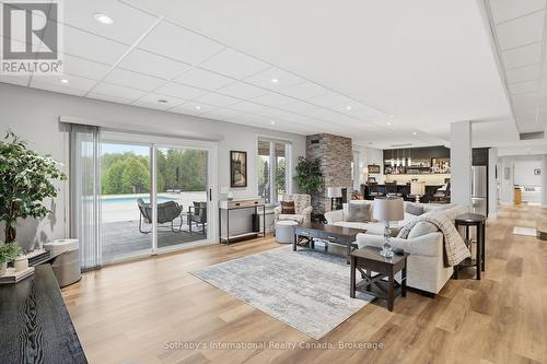 565332 Sideroad 7A, Grey Highlands, ON - Indoor Photo Showing Living Room