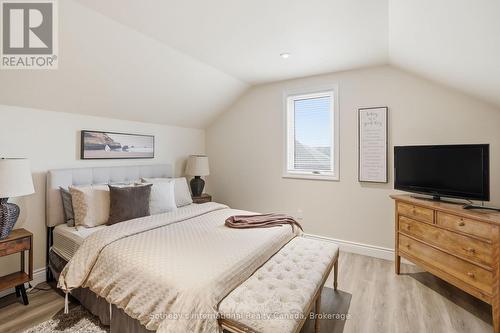 565332 Sideroad 7A, Grey Highlands, ON - Indoor Photo Showing Bedroom