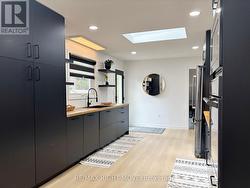 Space for 2 cooks - 