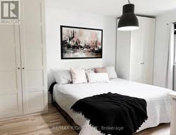 Primary bedroom - 