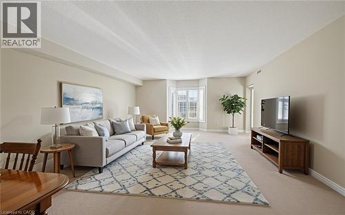 908 Mohawk Road E Unit# 308, Hamilton, ON - Indoor Photo Showing Living Room