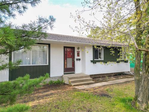 8 Macleod Drive, Brandon, MB - Outdoor