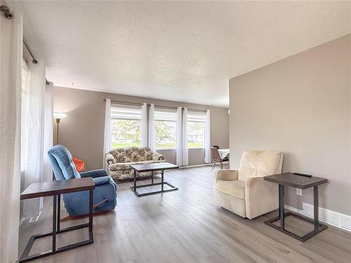 8 Macleod Drive, Brandon, MB - Indoor Photo Showing Living Room