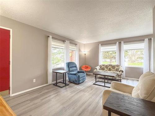 8 Macleod Drive, Brandon, MB - Indoor Photo Showing Living Room