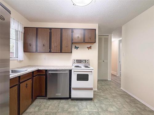 8 Macleod Drive, Brandon, MB - Indoor Photo Showing Kitchen