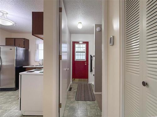 8 Macleod Drive, Brandon, MB - Indoor