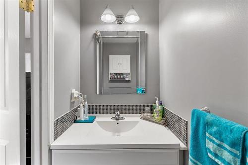 253 Stradford Street, Winnipeg, MB - Indoor Photo Showing Bathroom