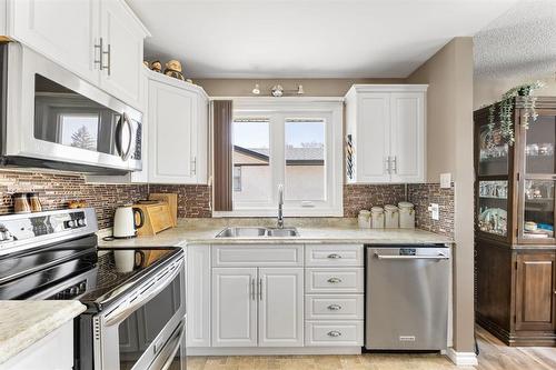253 Stradford Street, Winnipeg, MB - Indoor Photo Showing Kitchen