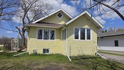 79 ROBINSON Avenue Winnipeg Beach, MB R0C 3G0