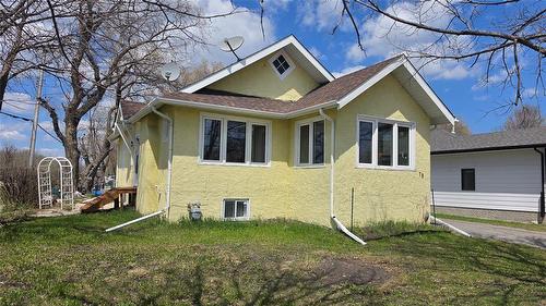 79 ROBINSON Avenue  Winnipeg Beach, MB R0C 3G0