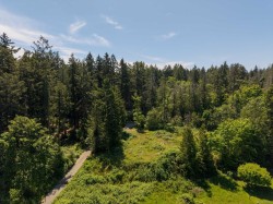 1220 Clayton Rd North Saanich, BC V8L 5V3