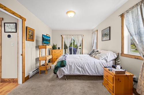 6738 Cameron Pond Road, Wasa, BC - Indoor Photo Showing Bedroom