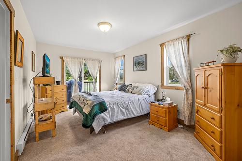 6738 Cameron Pond Road, Wasa, BC - Indoor Photo Showing Bedroom