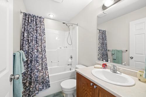 6738 Cameron Pond Road, Wasa, BC - Indoor Photo Showing Bathroom
