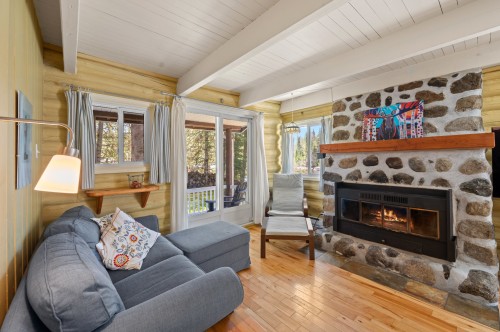 Salon - 1660 Rue Campeau, Val-David, QC - Indoor Photo Showing Living Room With Fireplace